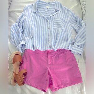 Lilly Pulitzer bright pink chino shorts. Sz. 6 Palm beach fit.